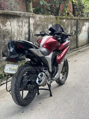 সুজুকি জিক্সার ২০১৭ লাল