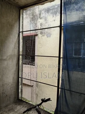 লোহার বাউন্ডারি নেট।