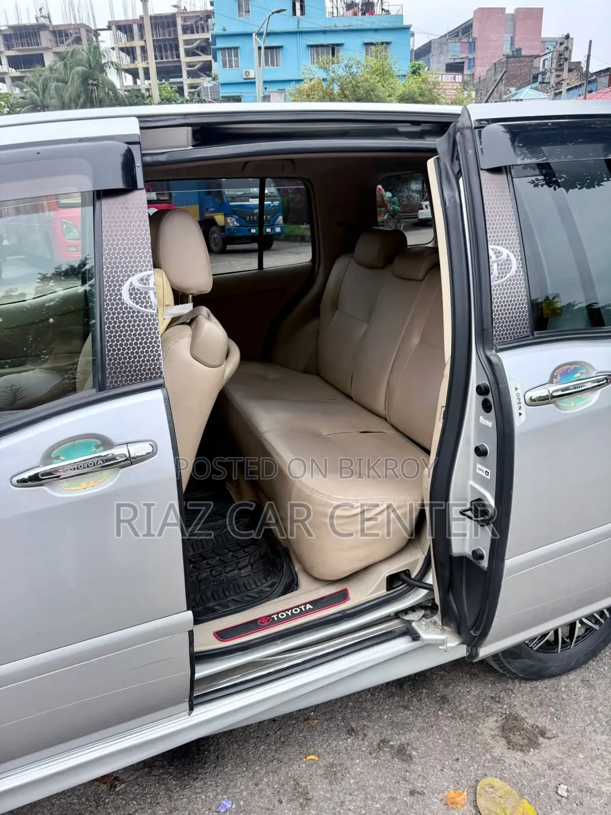 Toyota Raum 2009 Silver