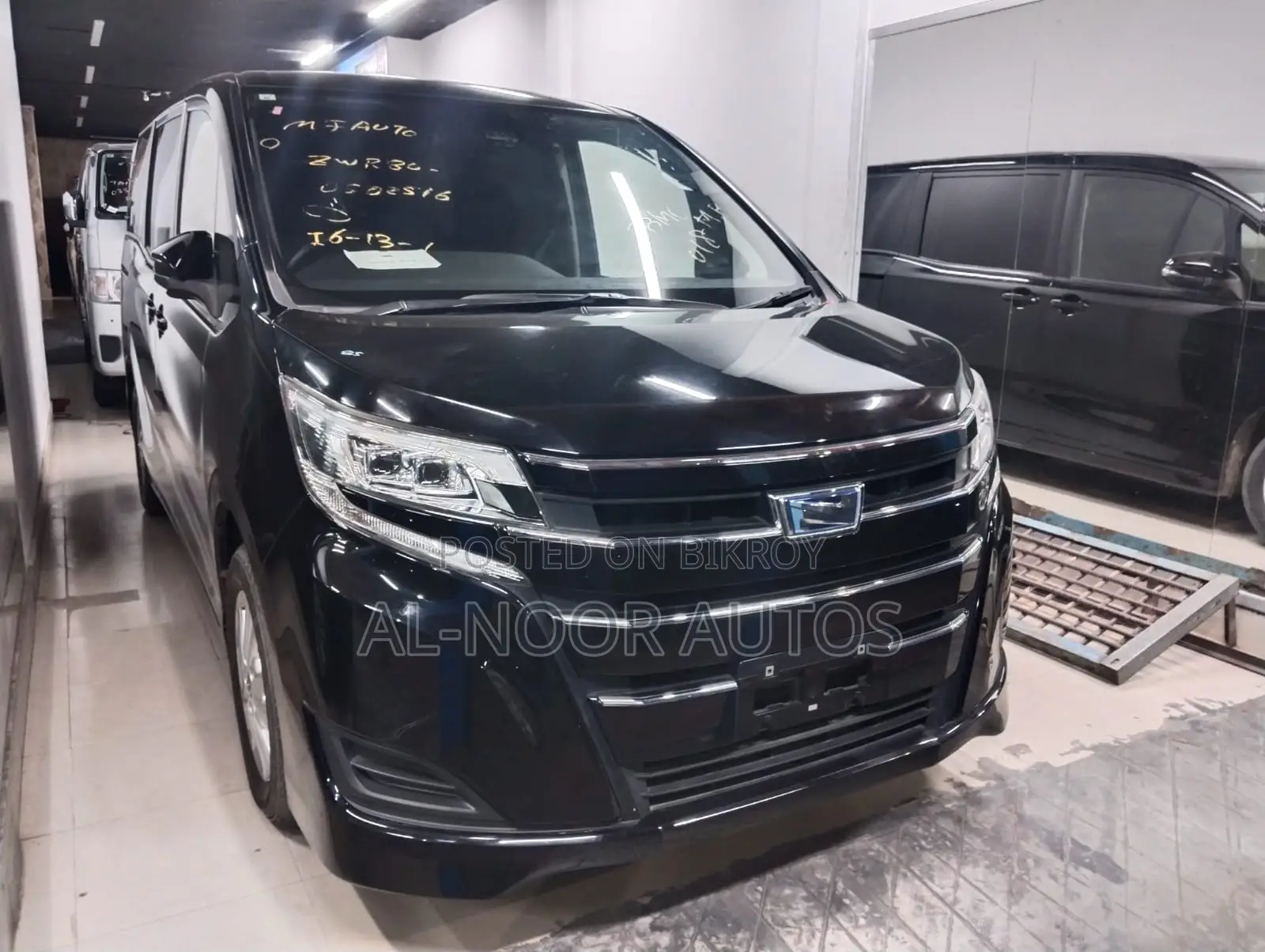 Toyota Noah 1.8 Front-Wheel Drive Hybrid (7-Seater) 2021 Black