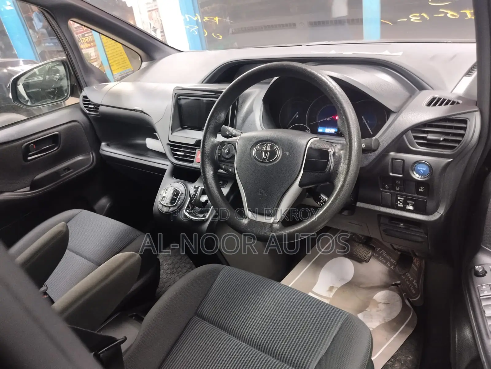 Toyota Noah 1.8 Front-Wheel Drive Hybrid (7-Seater) 2021 Black