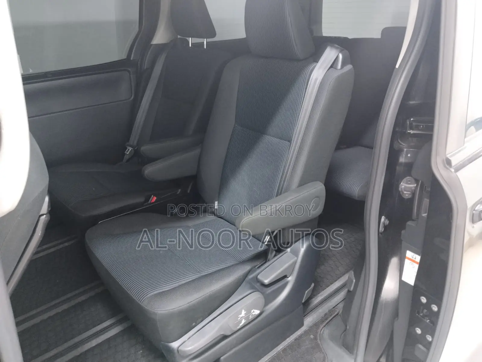 Toyota Noah 1.8 Front-Wheel Drive Hybrid (7-Seater) 2021 Black