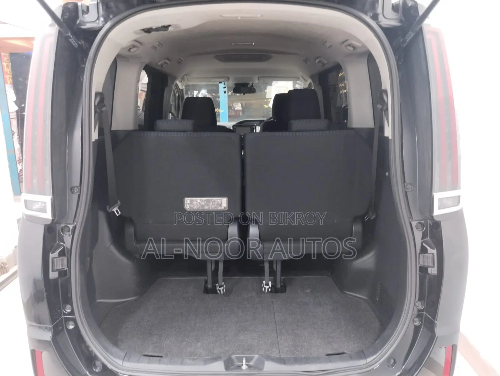 Toyota Noah 1.8 Front-Wheel Drive Hybrid (7-Seater) 2021 Black