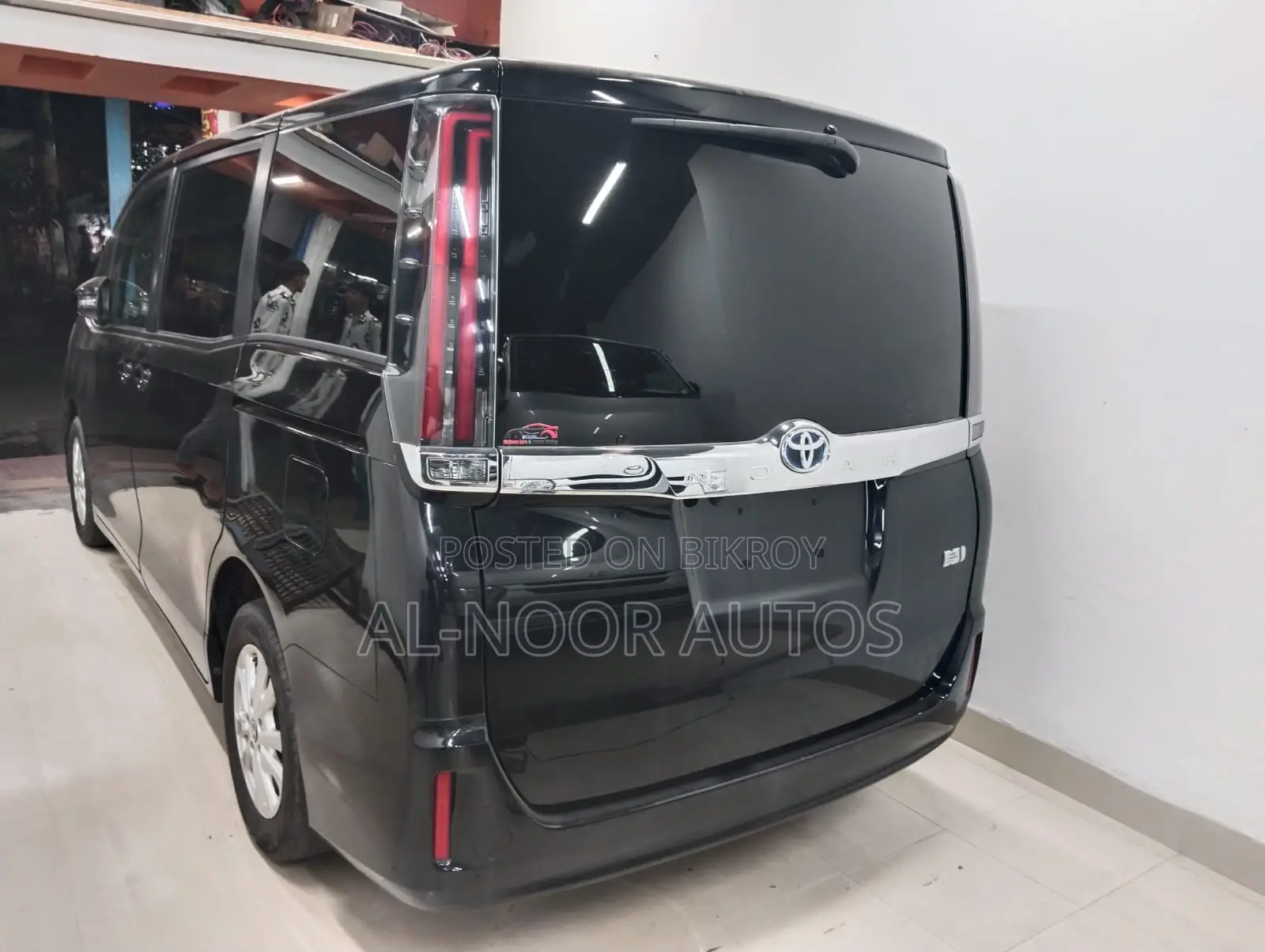 Toyota Noah 1.8 Front-Wheel Drive Hybrid (7-Seater) 2021 Black