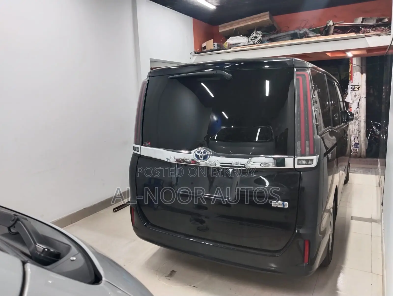 Toyota Noah 1.8 Front-Wheel Drive Hybrid (7-Seater) 2021 Black