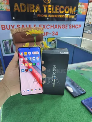 iQOO 256 GB White