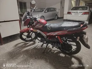 মাহিদ্রা সেঞ্চুরো ২০১৫ রেড