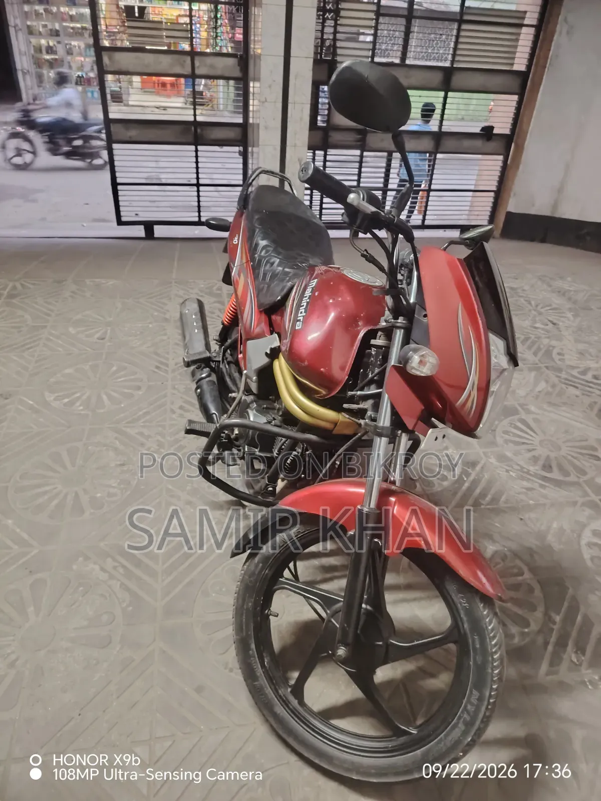 মাহিদ্রা সেঞ্চুরো ২০১৫ রেড
