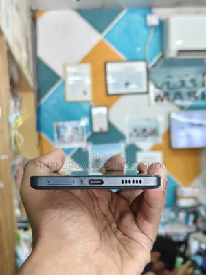 আইকিউওও ১২ ৫১২ জিবি ব্ল্যাক