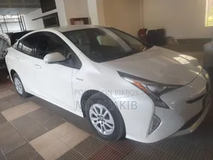 Toyota Prius L FWD 2019 White