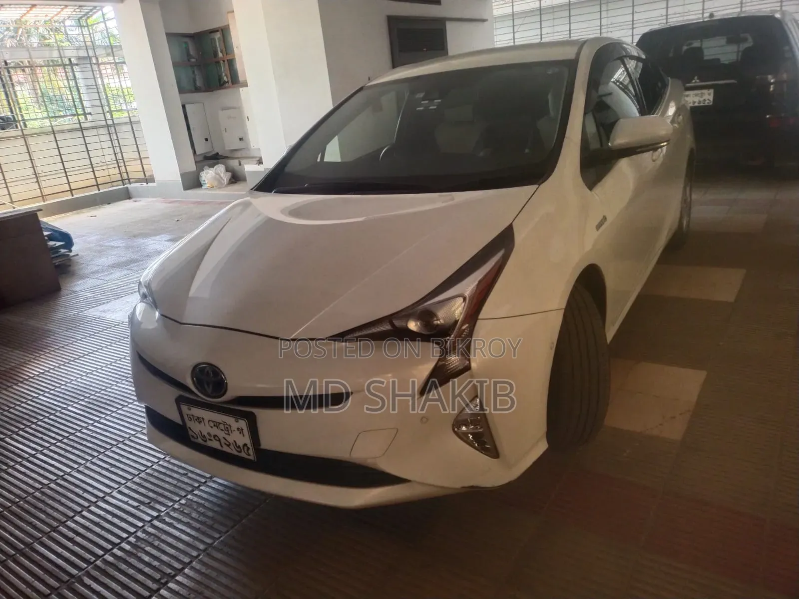 Toyota Prius L FWD 2019 White