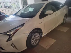 Toyota Prius L FWD 2019 White