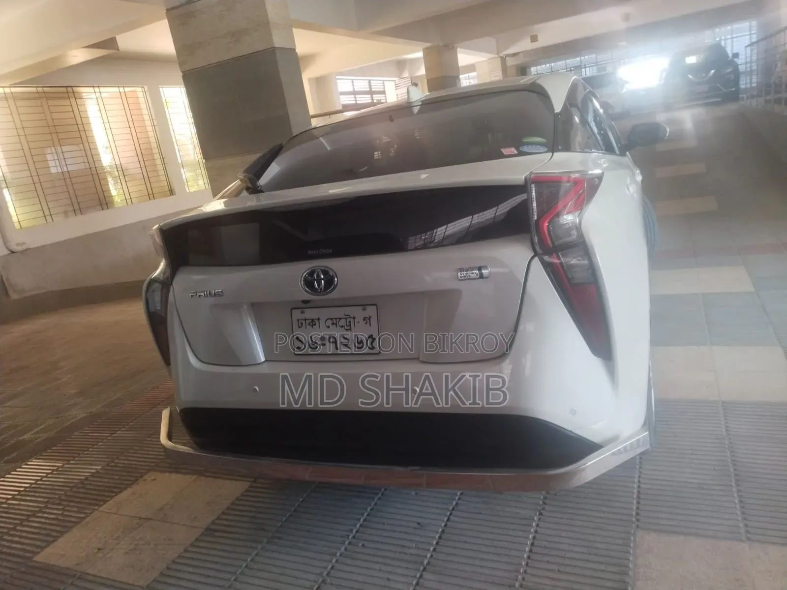 Toyota Prius L FWD 2019 White