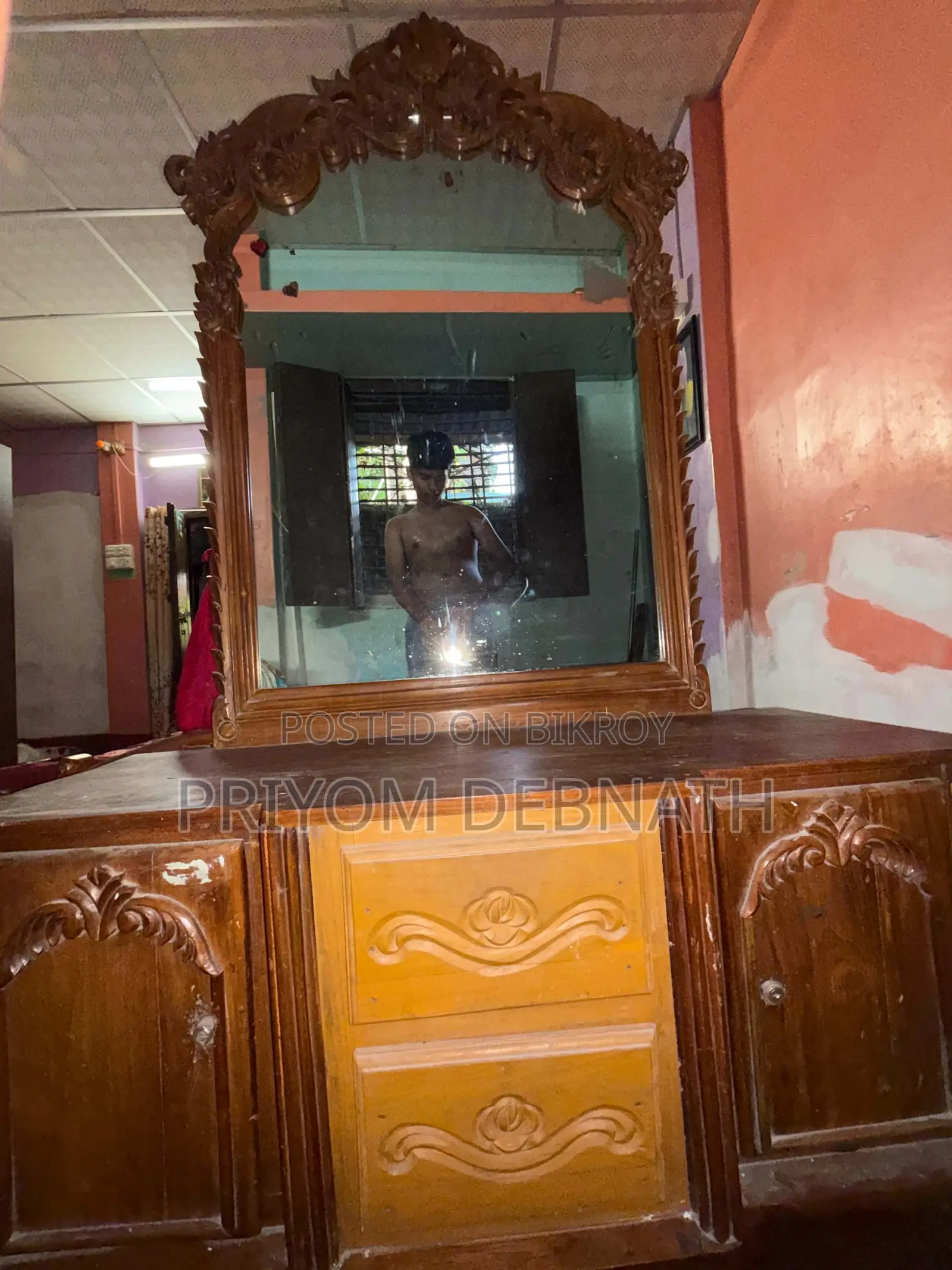 Segun Wood Furniture. Dressing Table.