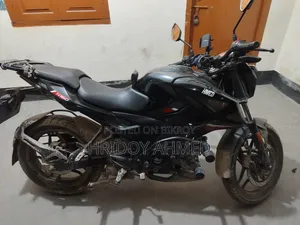 বাজাজ পালসার এনএস ১৬০ ২০২৩ ব্ল্যাক