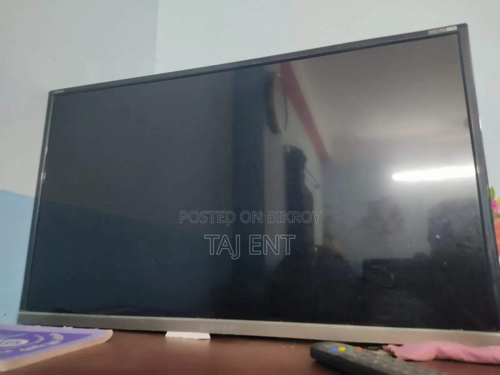উপরে একটা রেক চিহ্ন মাঝে মাঝে আসে।