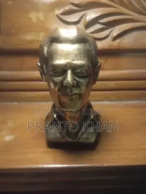 শিরোনাম: ২ কেজি ওজনের অত্যন্ত ভারী ভিন্টেজ কাস্ট ব্রাস (পিতল) আবক্ষ মূর্তি