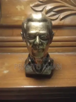 শিরোনাম: ২ কেজি ওজনের অত্যন্ত ভারী ভিন্টেজ কাস্ট ব্রাস (পিতল) আবক্ষ মূর্তি