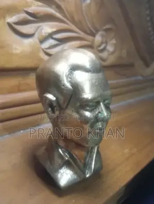 শিরোনাম: ২ কেজি ওজনের অত্যন্ত ভারী ভিন্টেজ কাস্ট ব্রাস (পিতল) আবক্ষ মূর্তি