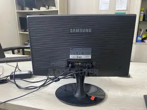 স্পটেড মনিটর স্যামসাং ১৯"