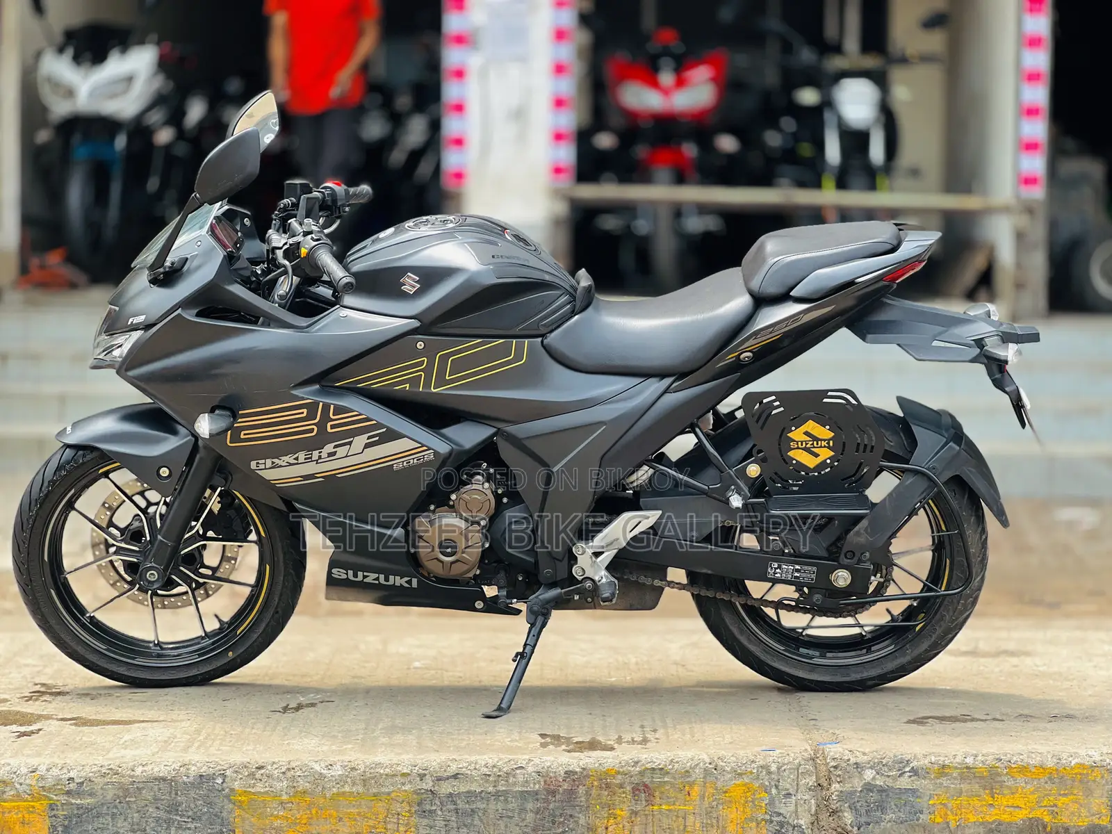সুজুকি জিক্সার এসএফ ২০২৫ ব্ল্যাক