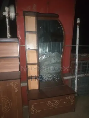 পারটেক্সের ড্রেসিং টেবিল