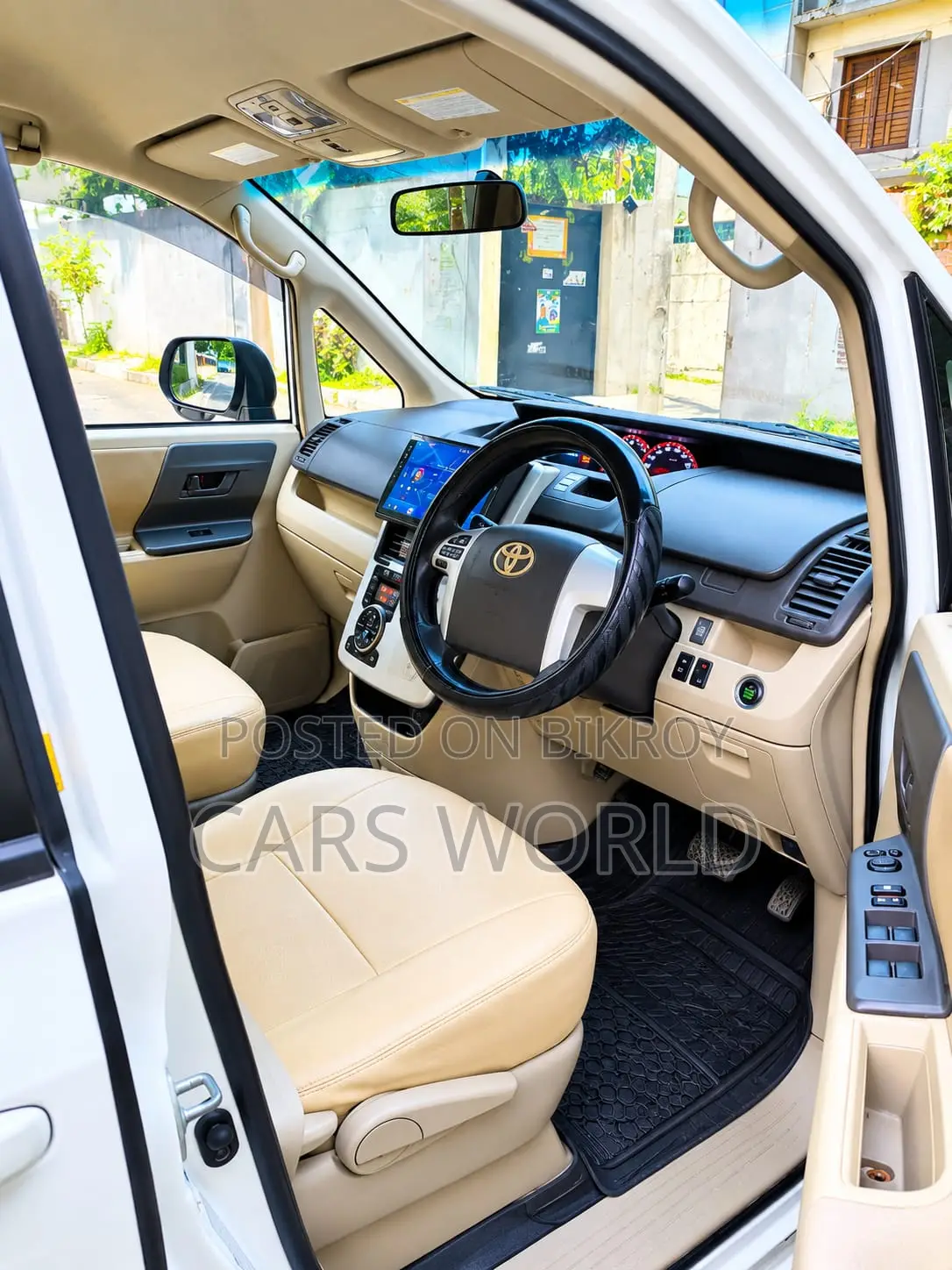 Toyota Noah 2.0 143hp FWD (8 Seater) 2012 Pearl