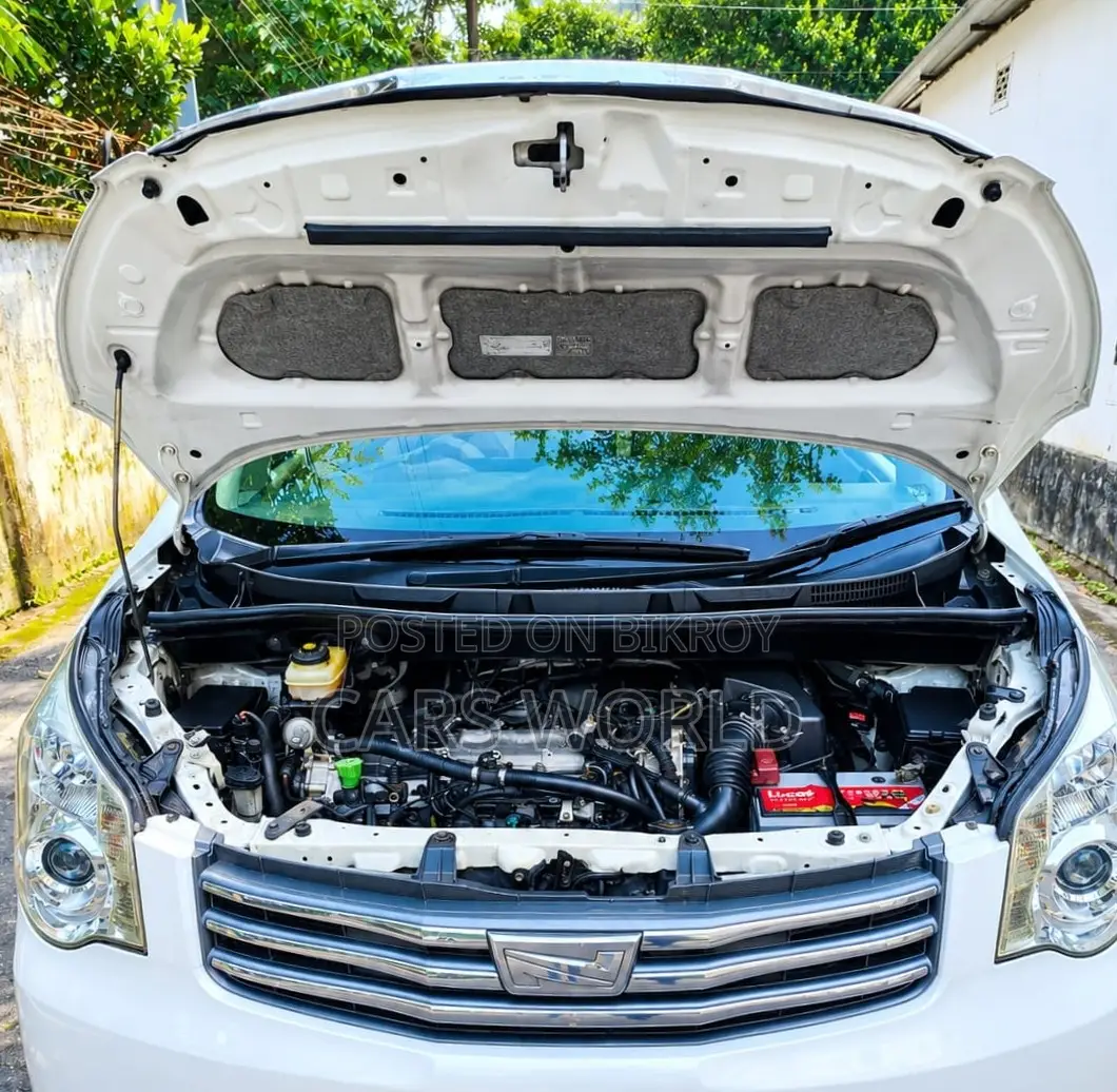 Toyota Noah 2.0 143hp FWD (8 Seater) 2012 Pearl