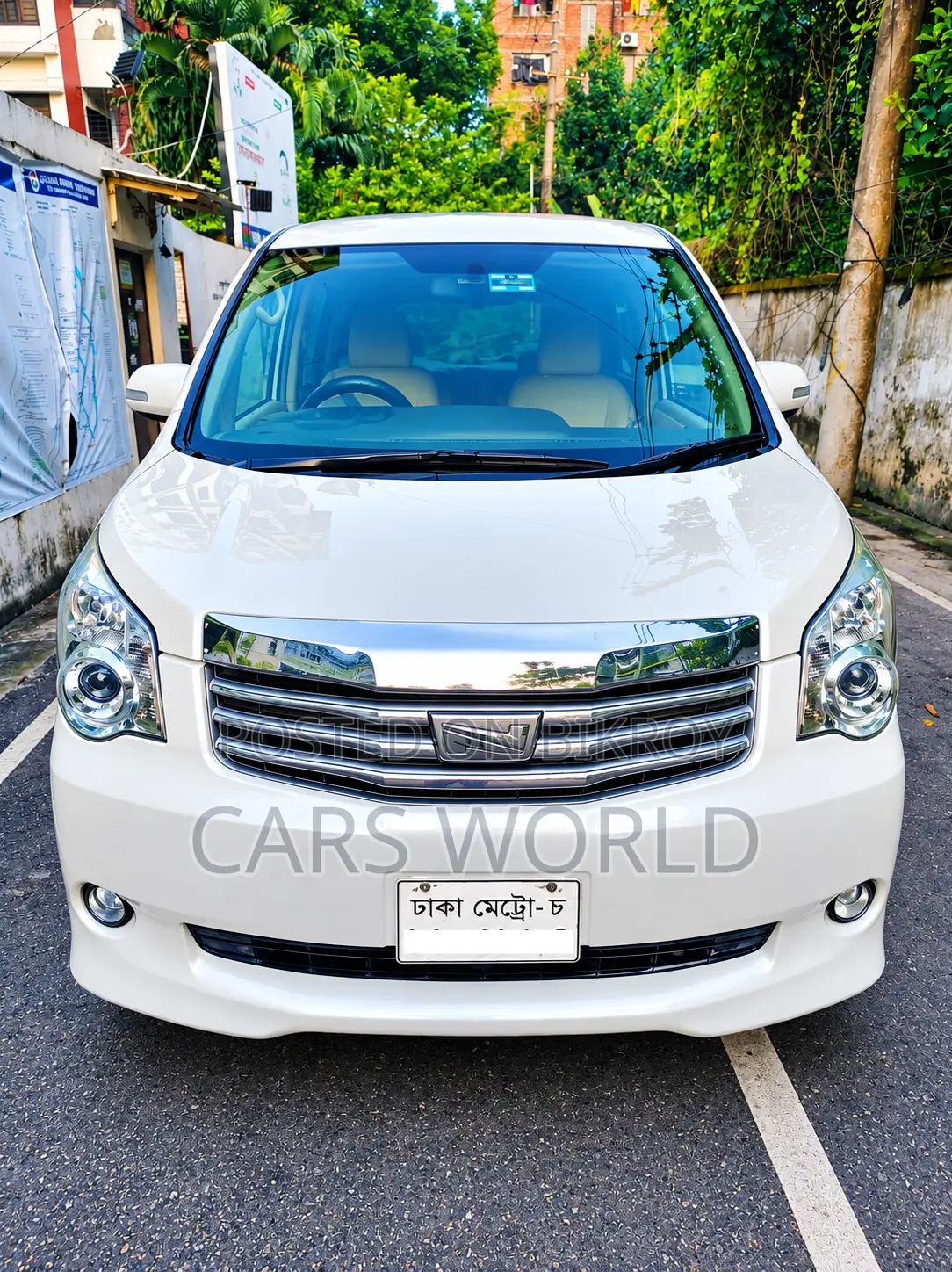 Toyota Noah 2.0 143hp FWD (8 Seater) 2012 Pearl