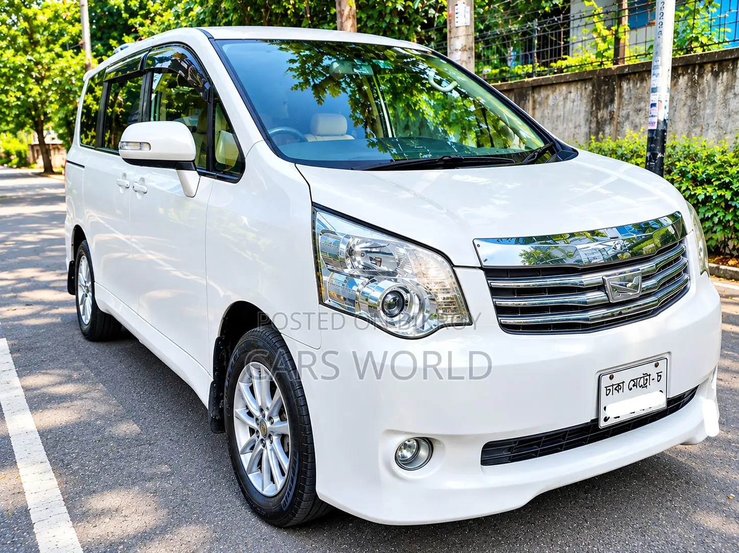 Toyota Noah 2.0 143hp FWD (8 Seater) 2012 Pearl