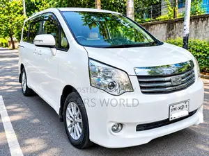 Toyota Noah 2.0 143hp FWD (8 Seater) 2012 Pearl