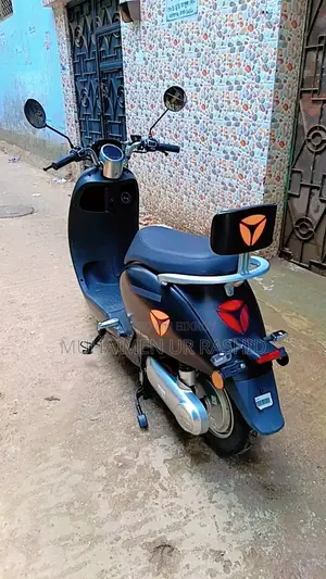 ইয়াডি এম৬ ২০২৬ কালো