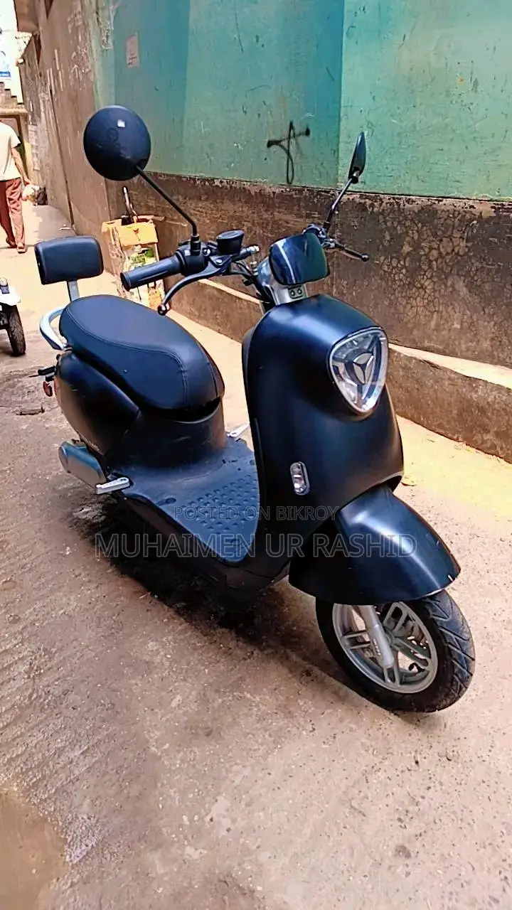 ইয়াডি এম৬ ২০২৬ কালো