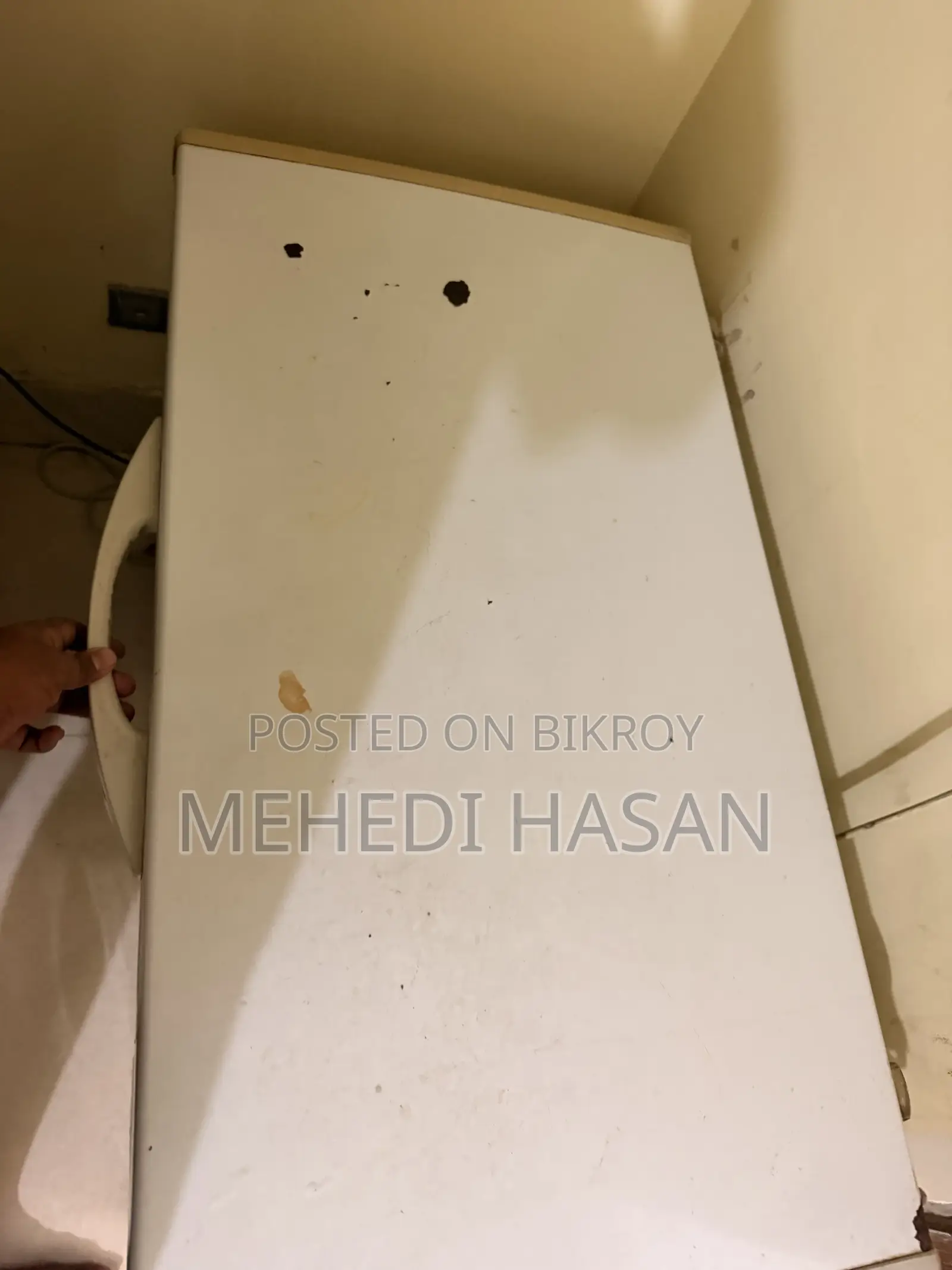 “ফ্রিজার বিক্রি হবে — চলে, কিন্তু ঠান্ডা হয় না”