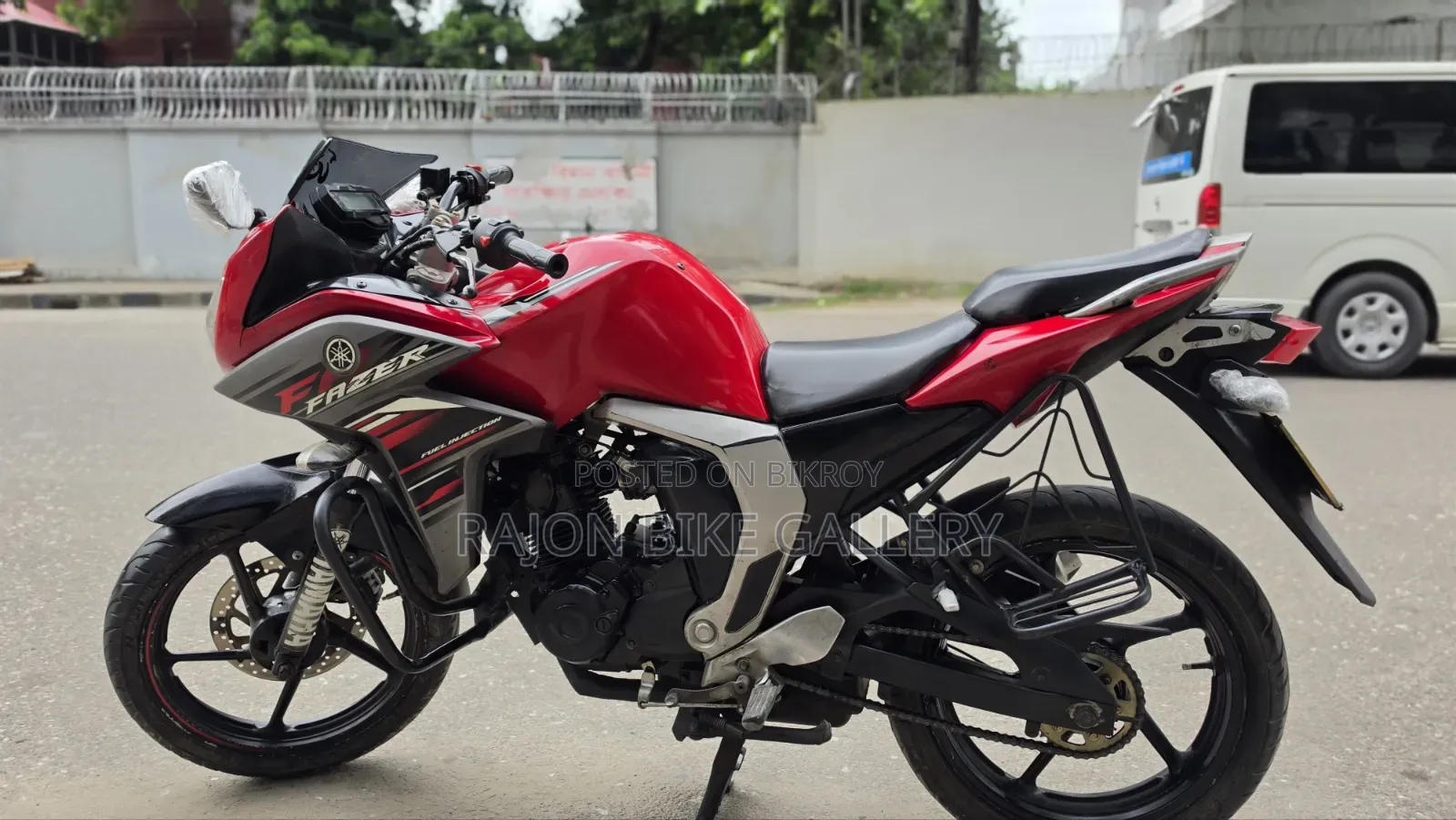 ইয়ামাহা ফেজার এফআই ভি২ ২০১৮ রেড