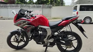 ইয়ামাহা ফেজার এফআই ভি২ ২০১৮ রেড