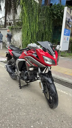 ইয়ামাহা ফেজার এফআই ভি২ ২০১৮ রেড