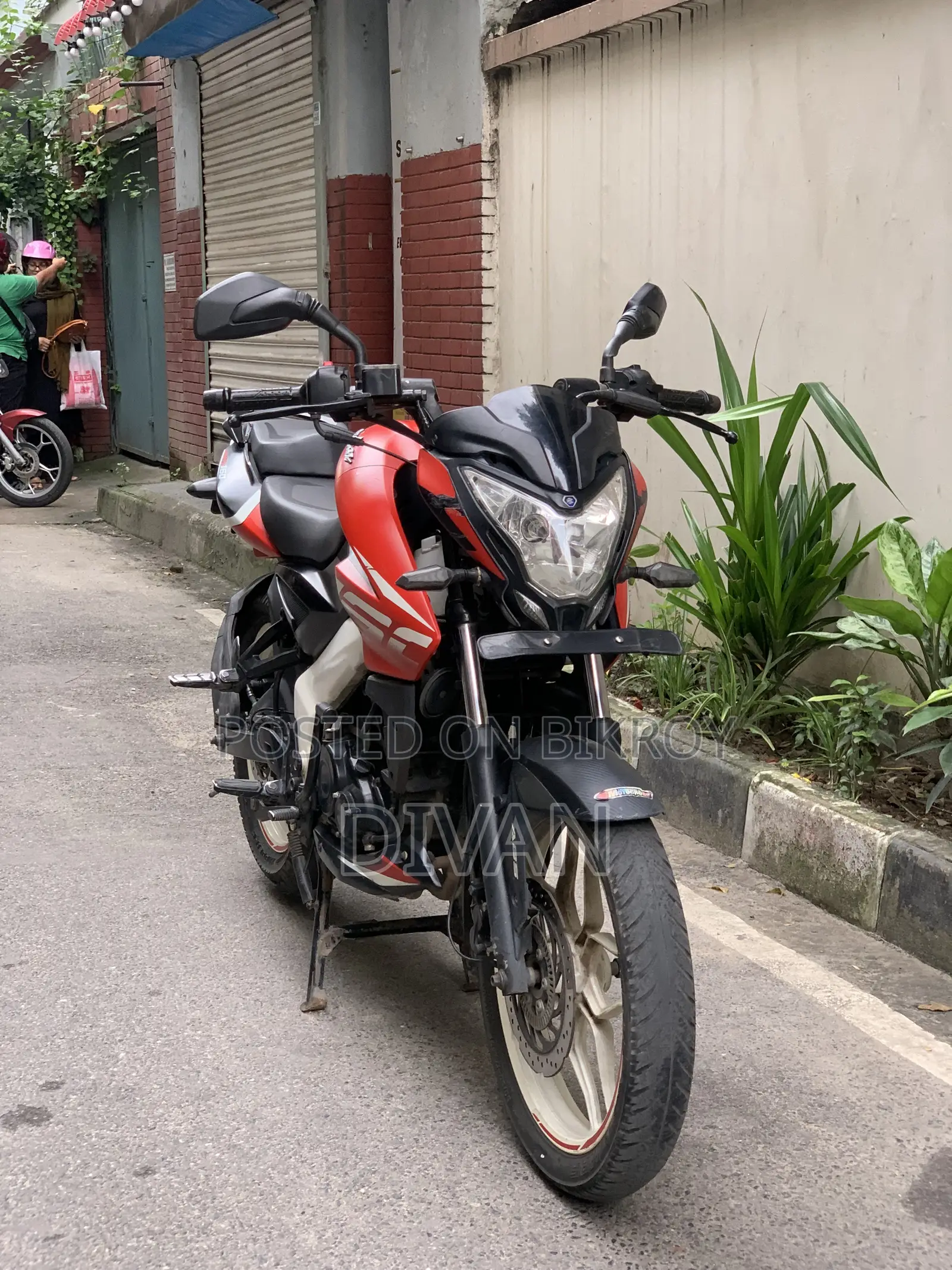 বাজাজ পালসার এনএস ১৬০ ২০২১ রেড
