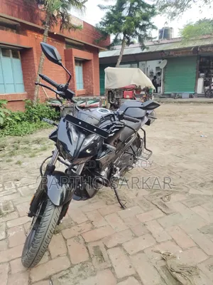 হিরো এক্সট্রিম ১২৫আর ২০২৫ ব্ল্যাক
