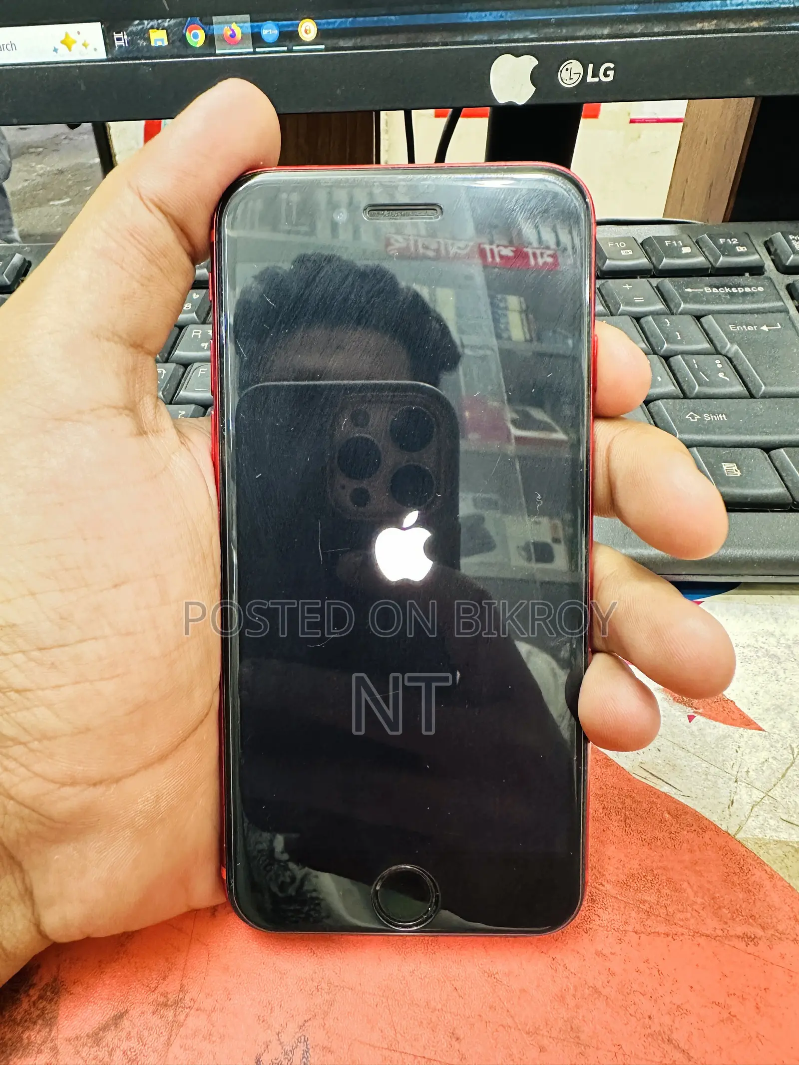 অ্যাপল আইফোন ৮ ৬৪ জিবি রেড