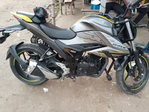 Suzuki Gixxer 2026 Beige