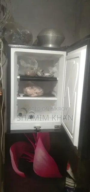 নতুনের মত ফ্রিজ বিক্রি হবে।