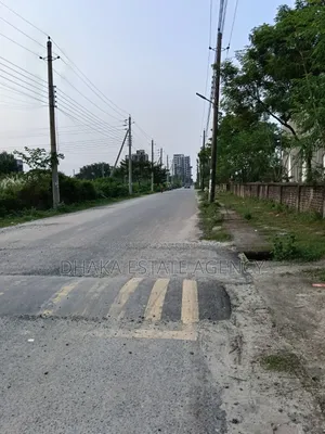 ব্লক-এন, ৪ কাঠা দক্ষিণমুখী, স্টেডিয়ামের খুব কাছাকাছি
