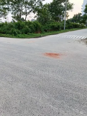 ব্লক-এন, ৪ কাঠা দক্ষিণমুখী, স্টেডিয়ামের খুব কাছাকাছি