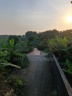 উত্তরা সেক্টর-১৬সি, ৫ কাঠা রোড-৩ (৬০ ফুট) মাঠের মুখোমুখি