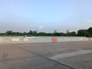 সেক্টর-১৫ই, ডি.পি.এস স্কুল, মেট্রো স্টেশন।