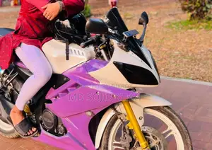 Yamaha R1 2016 Pink