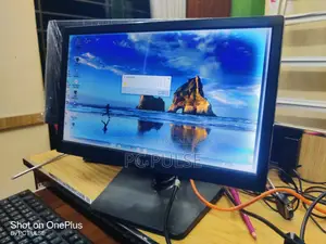 LG 16" LED Monitor (Vignette Issue / White Border)