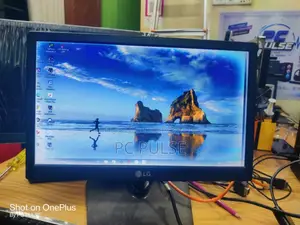 LG 16" LED Monitor (Vignette Issue / White Border)