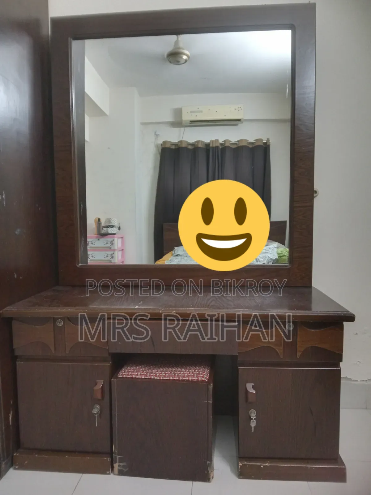ড্রেসিং টেবিল